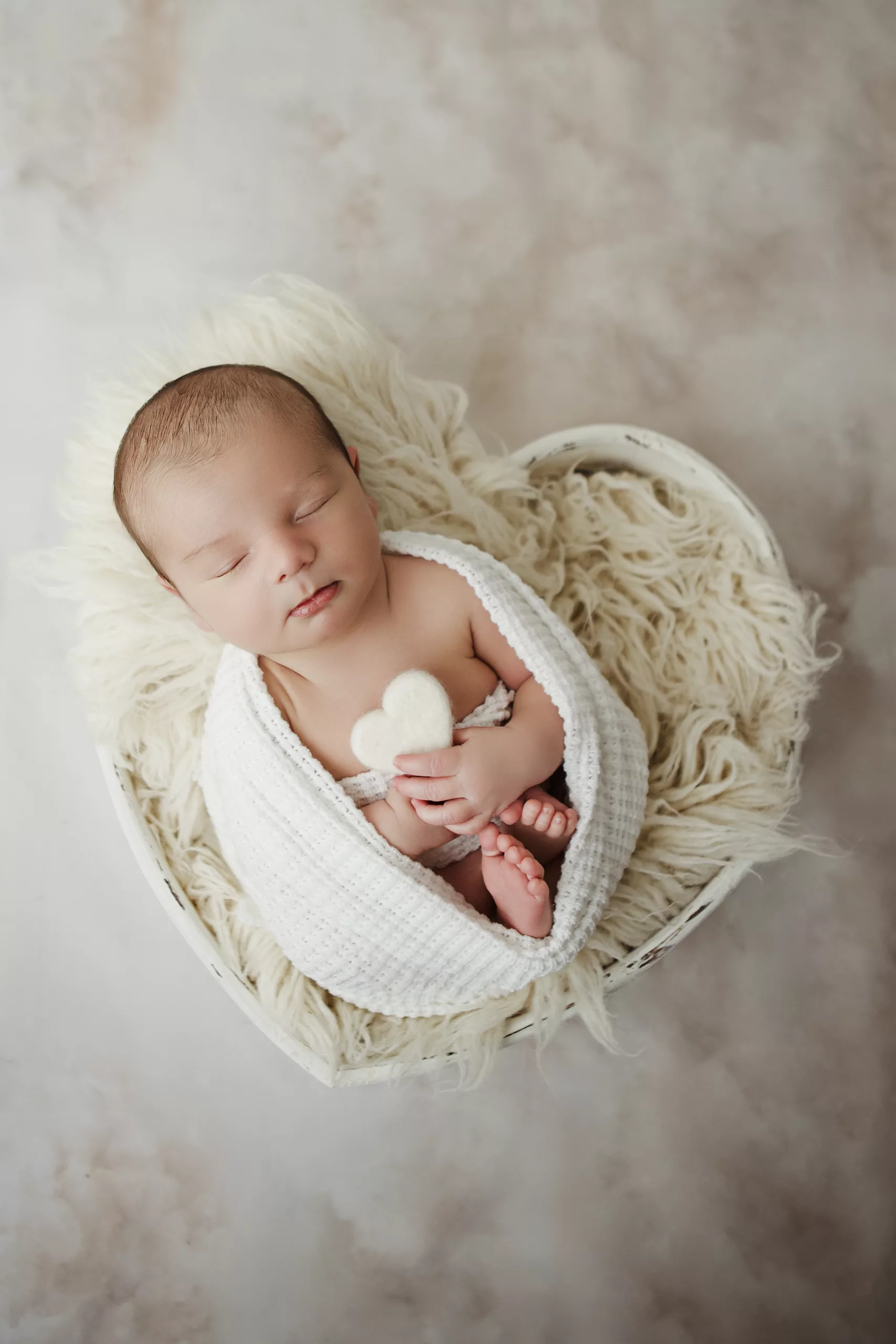SHOOTING NAISSANCE à angers, bébé dans coeur