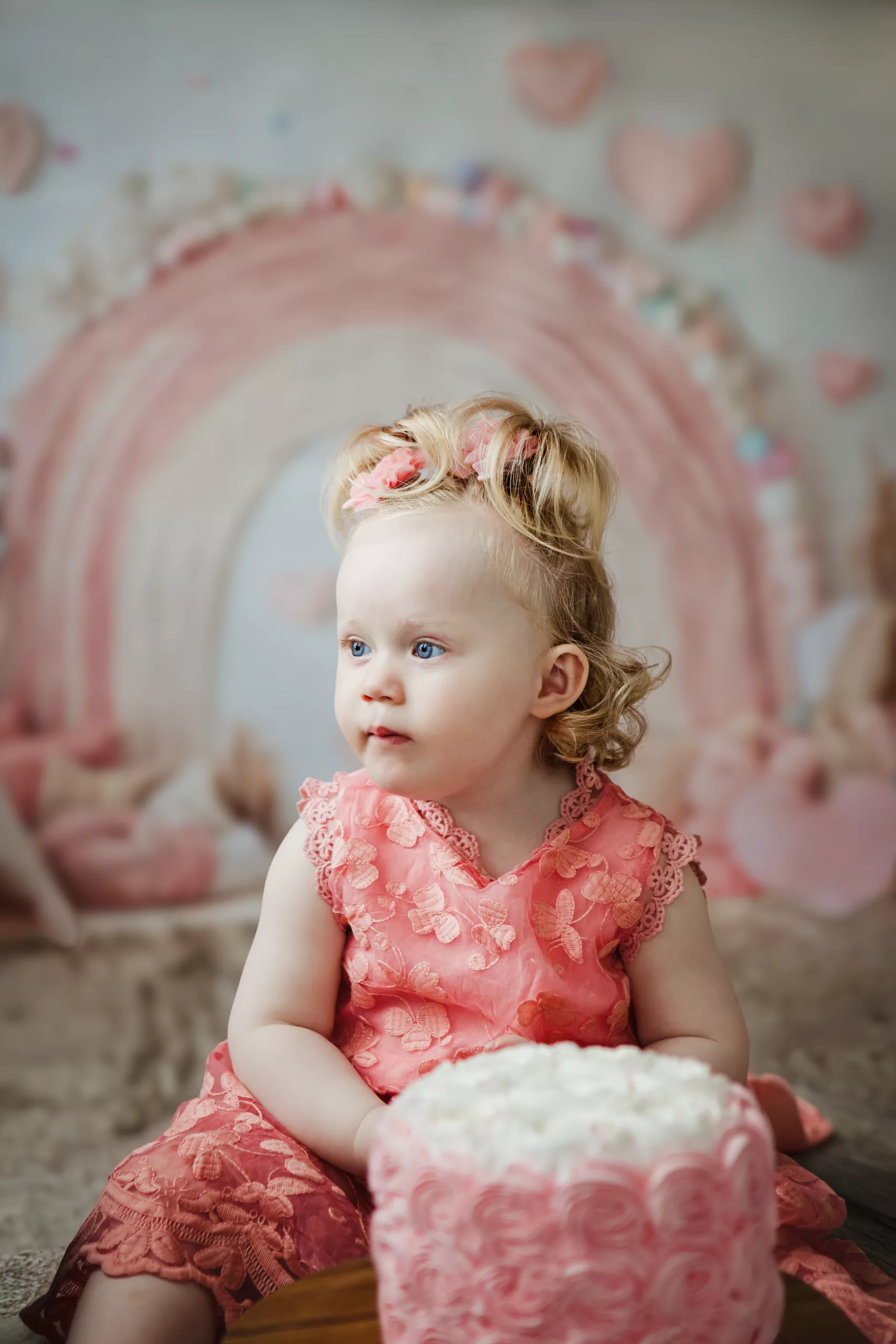 fille avec gateau d'anniversaire